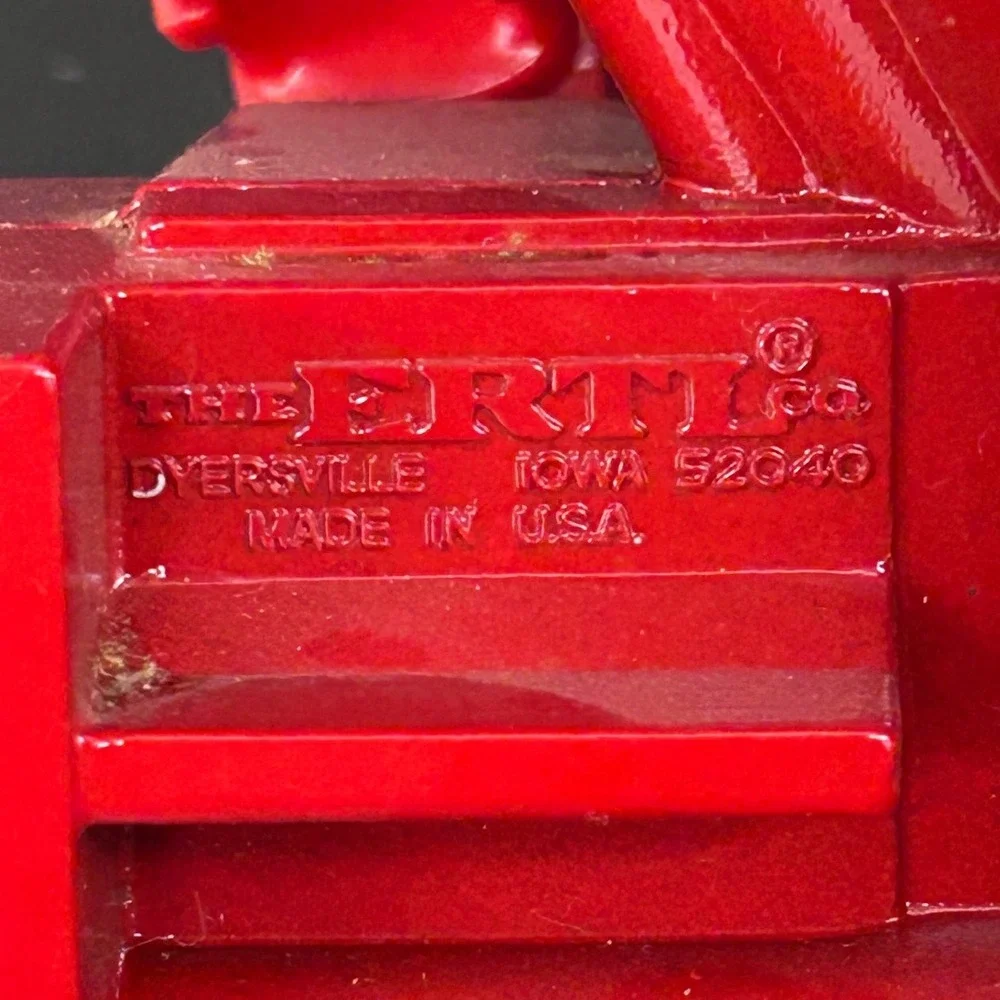 Ertl International Harvester Grinder Mixer Red Diecast 1/16 Scale Farm Toy USA